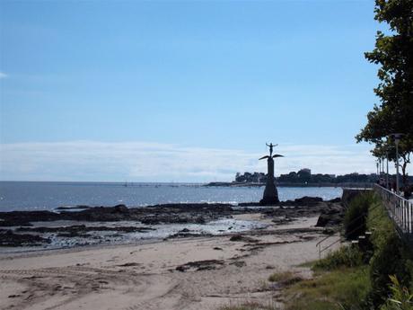 ...on rencontre le port