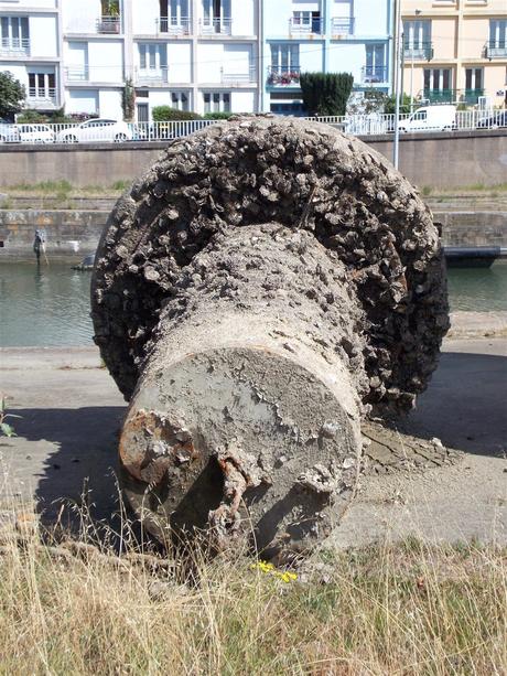 ...on rencontre le port