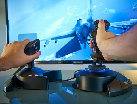 Thrustmaster annonce ses nouveaux joysticks pour Gamescom ! T.Flight Hotas 4 Ace Combat 7 Skies Unknown Edition