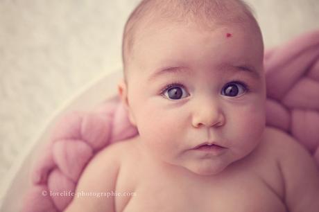 Photographe professionnelle bébé en studio Saint Germain en Laye