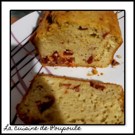 Cake salé au chèvre frais, tomates séchées et pesto basilic