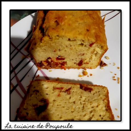 Cake salé au chèvre frais, tomates séchées et pesto basilic