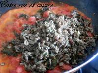 Gratin de chou kale à la tomate et viande hachée
