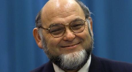 Barbe sans moustache, est-ce bien raisonnable ? Robert Hue, l'égérie de la barbe sans moustache en France