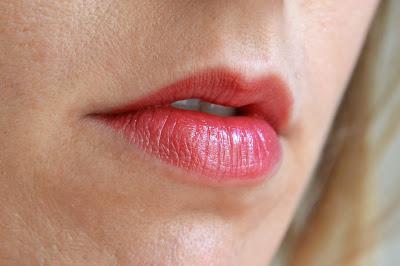 Des lèvres colorées pour la rentrée avec les Moisture Tatoo de Kiss New York