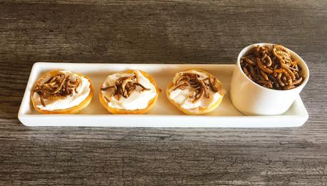 Blinis, fromage frais et molitors