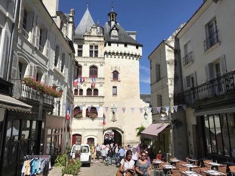 Carte postale de Loches et instant Formule 1 Carte postale de Loches et instant Formule 1