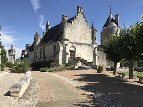 Carte postale de Loches et instant Formule 1 Carte postale de Loches et instant Formule 1