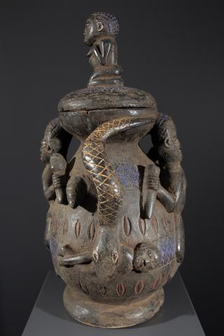 « NE RIS PAS DU CROCODILE AVANT D’AVOIR TRAVERSE LA RIVIERE ! »L’ANIMAL DANS LA PENSEE AFRICAINE(1) « NE RIS PAS DU CROCODILE AVANT D’AVOIR TRAVERSE LA RIVIERE ! »L’ANIMAL DANS LA PENSEE AFRICAINE(1)