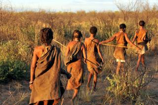 « NE RIS PAS DU CROCODILE AVANT D’AVOIR TRAVERSE LA RIVIERE ! »L’ANIMAL DANS LA PENSEE AFRICAINE(1) « NE RIS PAS DU CROCODILE AVANT D’AVOIR TRAVERSE LA RIVIERE ! »L’ANIMAL DANS LA PENSEE AFRICAINE(1)
