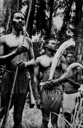 « NE RIS PAS DU CROCODILE AVANT D’AVOIR TRAVERSE LA RIVIERE ! »L’ANIMAL DANS LA PENSEE AFRICAINE(1) « NE RIS PAS DU CROCODILE AVANT D’AVOIR TRAVERSE LA RIVIERE ! »L’ANIMAL DANS LA PENSEE AFRICAINE(1)