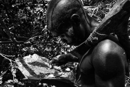 « NE RIS PAS DU CROCODILE AVANT D’AVOIR TRAVERSE LA RIVIERE ! »L’ANIMAL DANS LA PENSEE AFRICAINE(1) « NE RIS PAS DU CROCODILE AVANT D’AVOIR TRAVERSE LA RIVIERE ! »L’ANIMAL DANS LA PENSEE AFRICAINE(1)