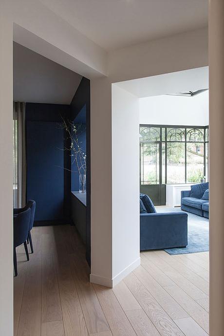 decoration minimaliste noir bleu blanc maison de 210m2 blog deco clemaroundthecorner