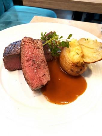 Filet de bœuf, pomme surprise © Gourmets&co Filet de bœuf, pomme surprise © Gourmets&co