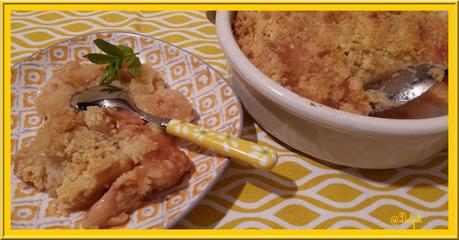Crumble aux pêches de vigne Crumble aux pêches de vigne