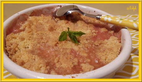 Crumble aux pêches de vigne Crumble aux pêches de vigne