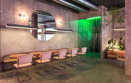 Un bar/restaurant à la déco à la fois industrielle et douce Un bar/restaurant à la déco à la fois industrielle et douce