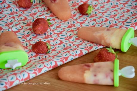 Popsicles au pamplemousse, vanille et fraises pour prolonger l’été