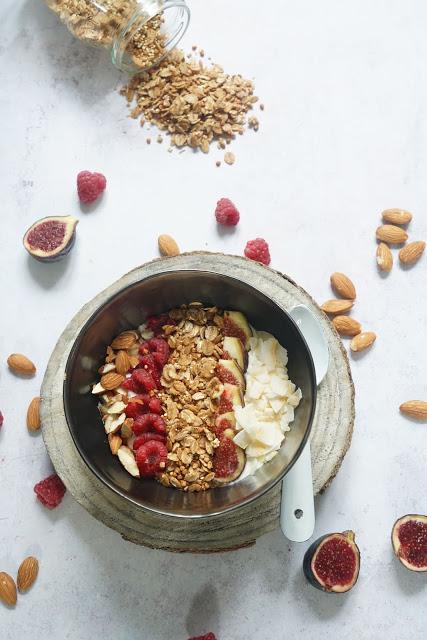 Granola bowl au quinoa et aux fruits  (sans blé )