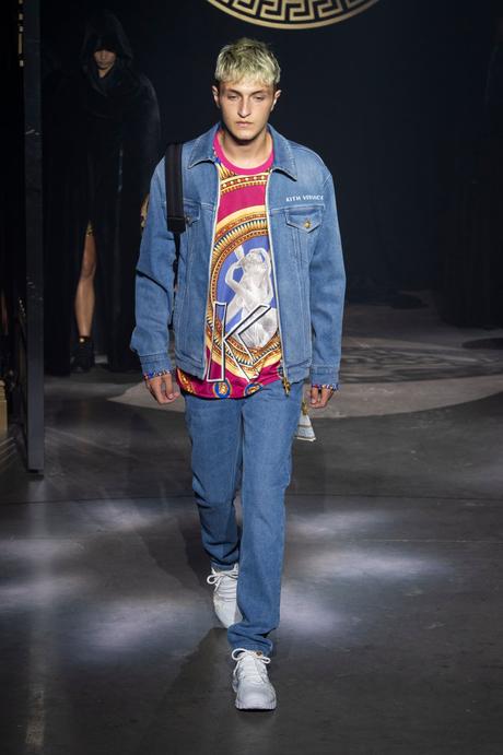 Kith x Versace : une collaboration sous le signe de la méduse Kith x Versace : une collaboration sous le signe de la méduse