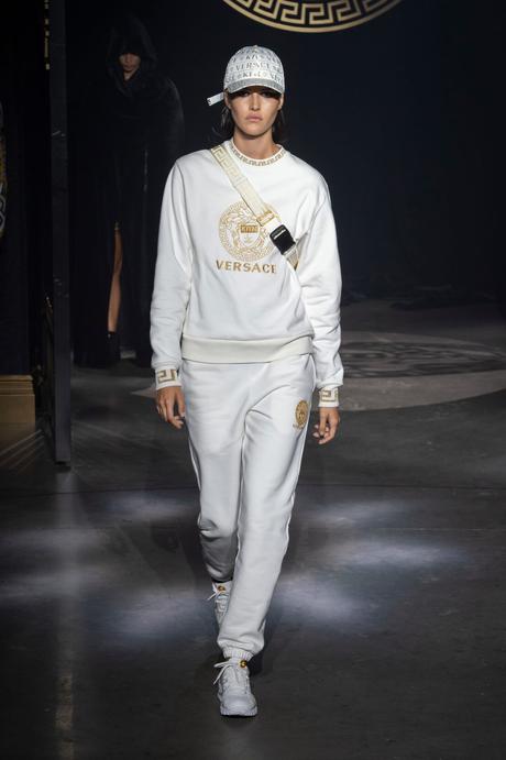 Kith x Versace : une collaboration sous le signe de la méduse Kith x Versace : une collaboration sous le signe de la méduse