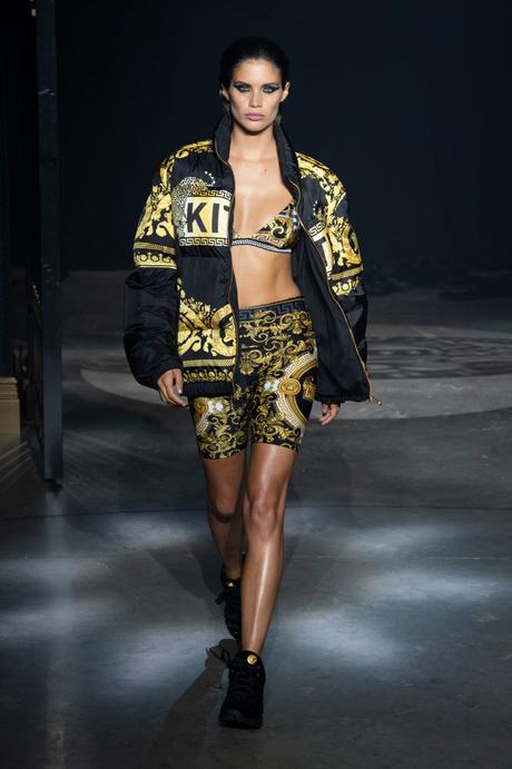 Kith x Versace : une collaboration sous le signe de la méduse Kith x Versace : une collaboration sous le signe de la méduse