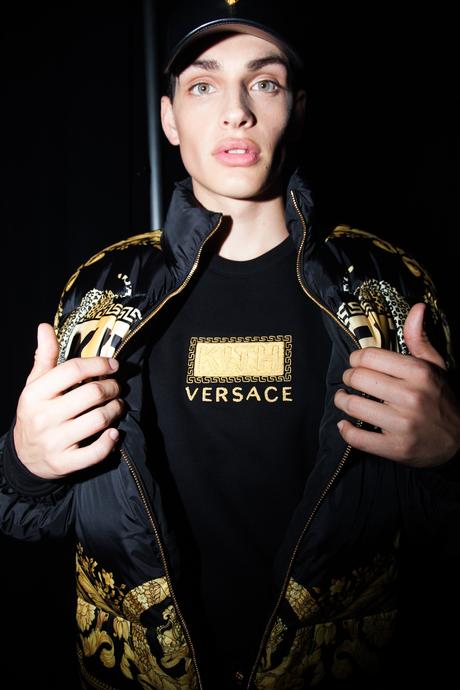Kith x Versace : une collaboration sous le signe de la méduse Kith x Versace : une collaboration sous le signe de la méduse