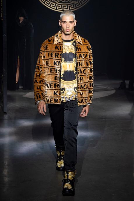 Kith x Versace : une collaboration sous le signe de la méduse Kith x Versace : une collaboration sous le signe de la méduse