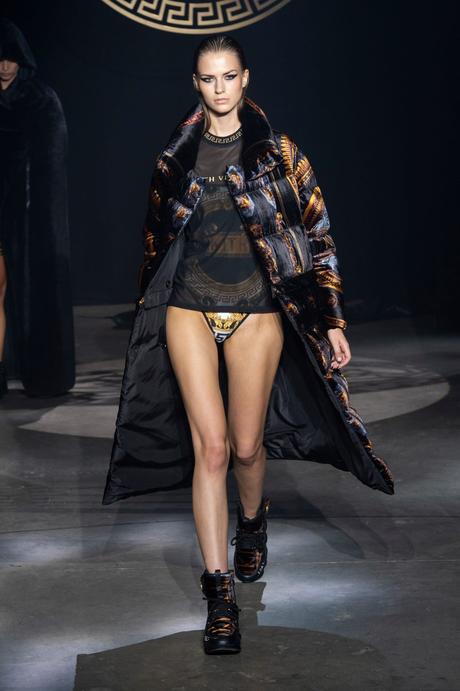 Kith x Versace : une collaboration sous le signe de la méduse Kith x Versace : une collaboration sous le signe de la méduse
