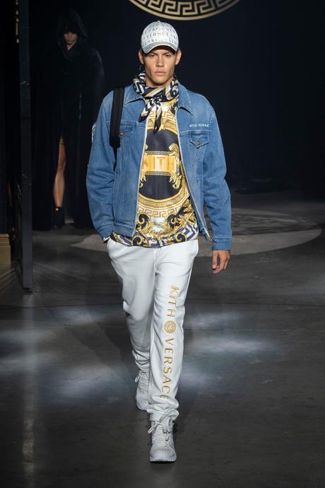 Kith x Versace : une collaboration sous le signe de la méduse Kith x Versace : une collaboration sous le signe de la méduse