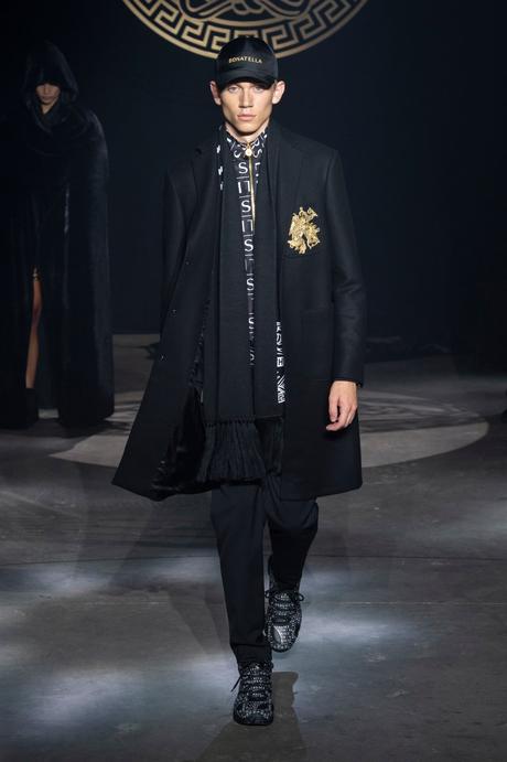 Kith x Versace : une collaboration sous le signe de la méduse Kith x Versace : une collaboration sous le signe de la méduse