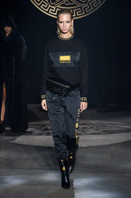 Kith x Versace : une collaboration sous le signe de la méduse Kith x Versace : une collaboration sous le signe de la méduse