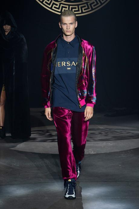 Kith x Versace : une collaboration sous le signe de la méduse Kith x Versace : une collaboration sous le signe de la méduse