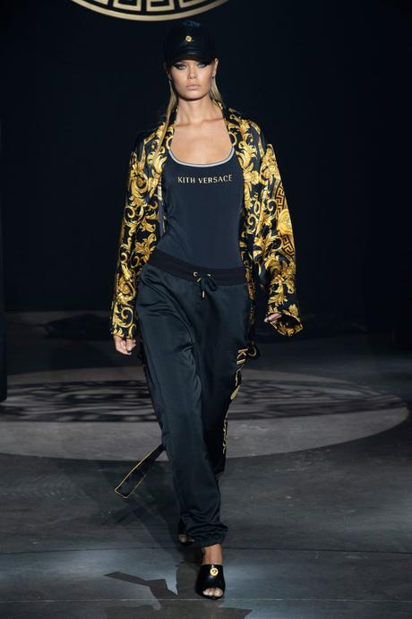 Kith x Versace : une collaboration sous le signe de la méduse Kith x Versace : une collaboration sous le signe de la méduse