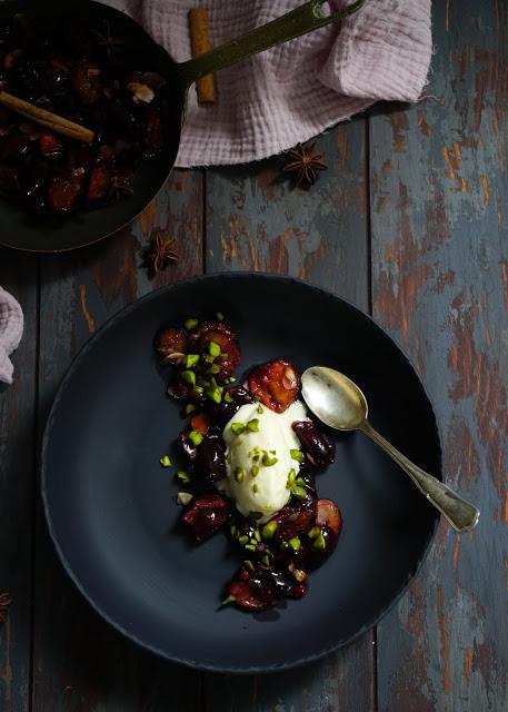 Glace façon cheesecake (sans sorbetière) poêlée de prunes Glace façon cheesecake (sans sorbetière) poêlée de prunes