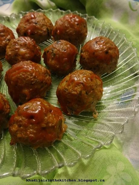 BOULETTES DE VIANDE CUITES AU FOUR / BAKED MEATBALLS / ALBÓNDIGAS HORNEADAS / كويرات الكفتة في الفرن BOULETTES DE VIANDE CUITES AU FOUR / BAKED MEATBALLS / ALBÓNDIGAS HORNEADAS / كويرات الكفتة في الفرن