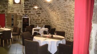 416680_385463371466694_2024417166_o