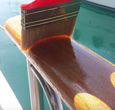 Comment faire l’entretien du bois sur votre bateau?