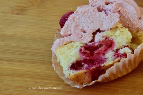 Cupcake à la rose et aux framboises Cupcake à la rose et aux framboises