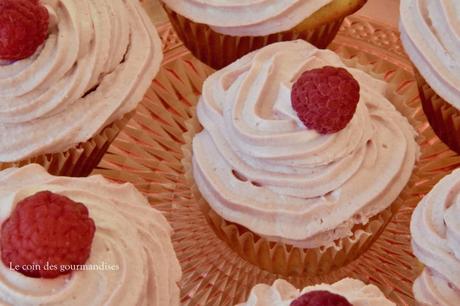 Cupcake à la rose et aux framboises Cupcake à la rose et aux framboises