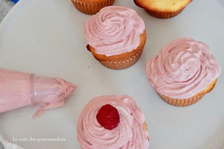Cupcake à la rose et aux framboises Cupcake à la rose et aux framboises