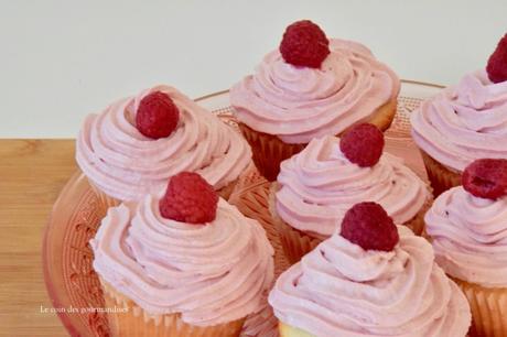 Cupcake à la rose et aux framboises