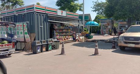 Thaïlande un astucieux Seven Eleven (7/11) provisoire