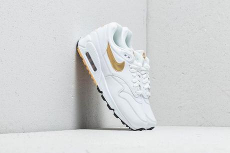 La Nike Air Max 1/90 est disponible dans un coloris White Gold La Nike Air Max 1/90 est disponible dans un coloris White Gold