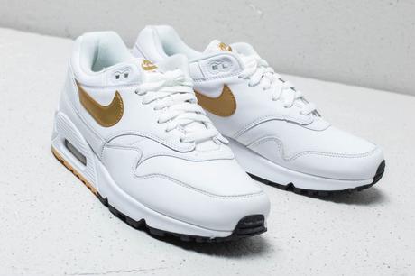 La Nike Air Max 1/90 est disponible dans un coloris White Gold La Nike Air Max 1/90 est disponible dans un coloris White Gold