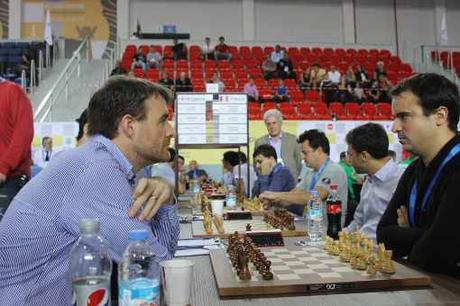 Lors de la ronde 6, la France, emmenée par son leader Maxime Vachier-Lagrave (2780 Elo), neutralise l'Angleterre 2-2 - Photo © Chess & Strategy