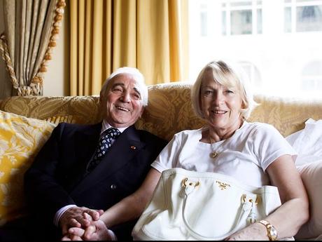Charles Aznavour et Ulla sa femme, main dans la main !