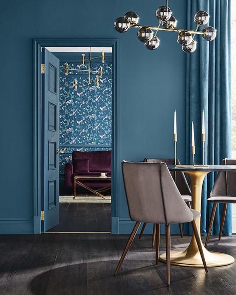 salon décoration bleu canard laiton papier peint de l'année 2019 - blog déco - Clem Around The Corner