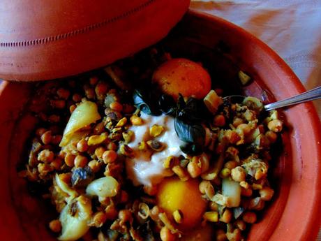 Tajine de rhubarbe, pois chiches, ...