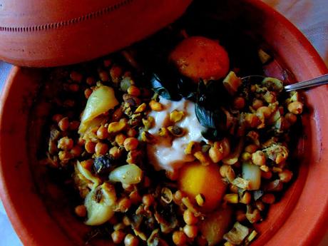 Tajine de rhubarbe, pois chiches, ...